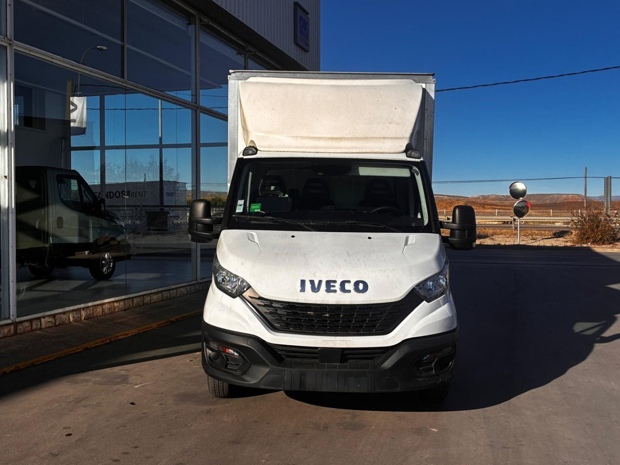 Caja cerrada IVECO 35C16 20m3 con puertas traseras - Bestelwagen gesloten laadbak: afbeelding 2 Caja cerrada IVECO 35C16 20m3 con puertas traseras - Bestelwagen gesloten laadbak: afbeelding 2
