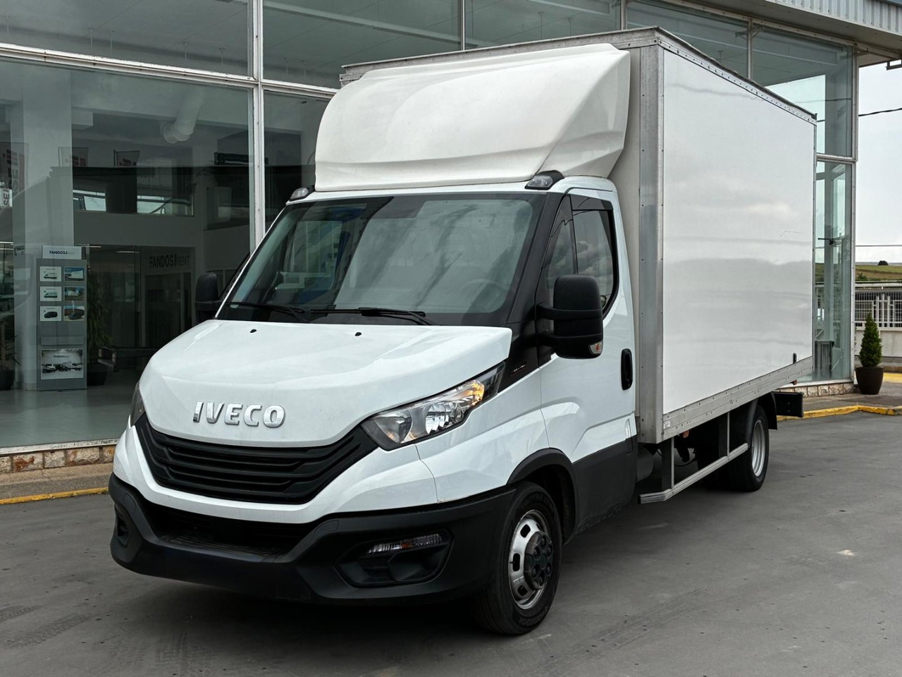 Caja cerrada IVECO 35C16 3.0 20m3 - Bestelwagen gesloten laadbak: afbeelding 1 Caja cerrada IVECO 35C16 3.0 20m3 - Bestelwagen gesloten laadbak: afbeelding 1