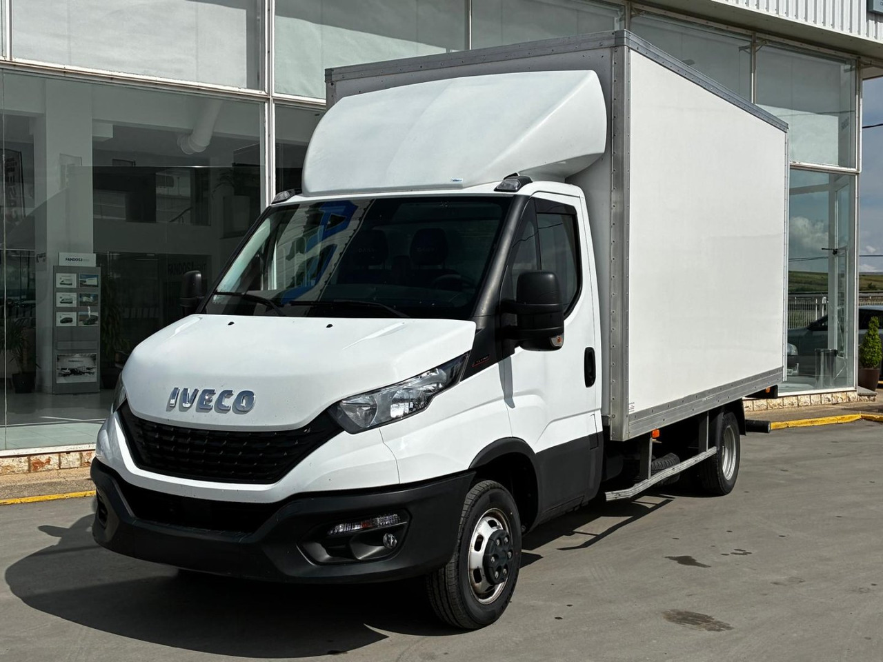 Caja cerrada IVECO 35C16 3.0 20m3 - Bestelwagen gesloten laadbak: afbeelding 1 Caja cerrada IVECO 35C16 3.0 20m3 - Bestelwagen gesloten laadbak: afbeelding 1