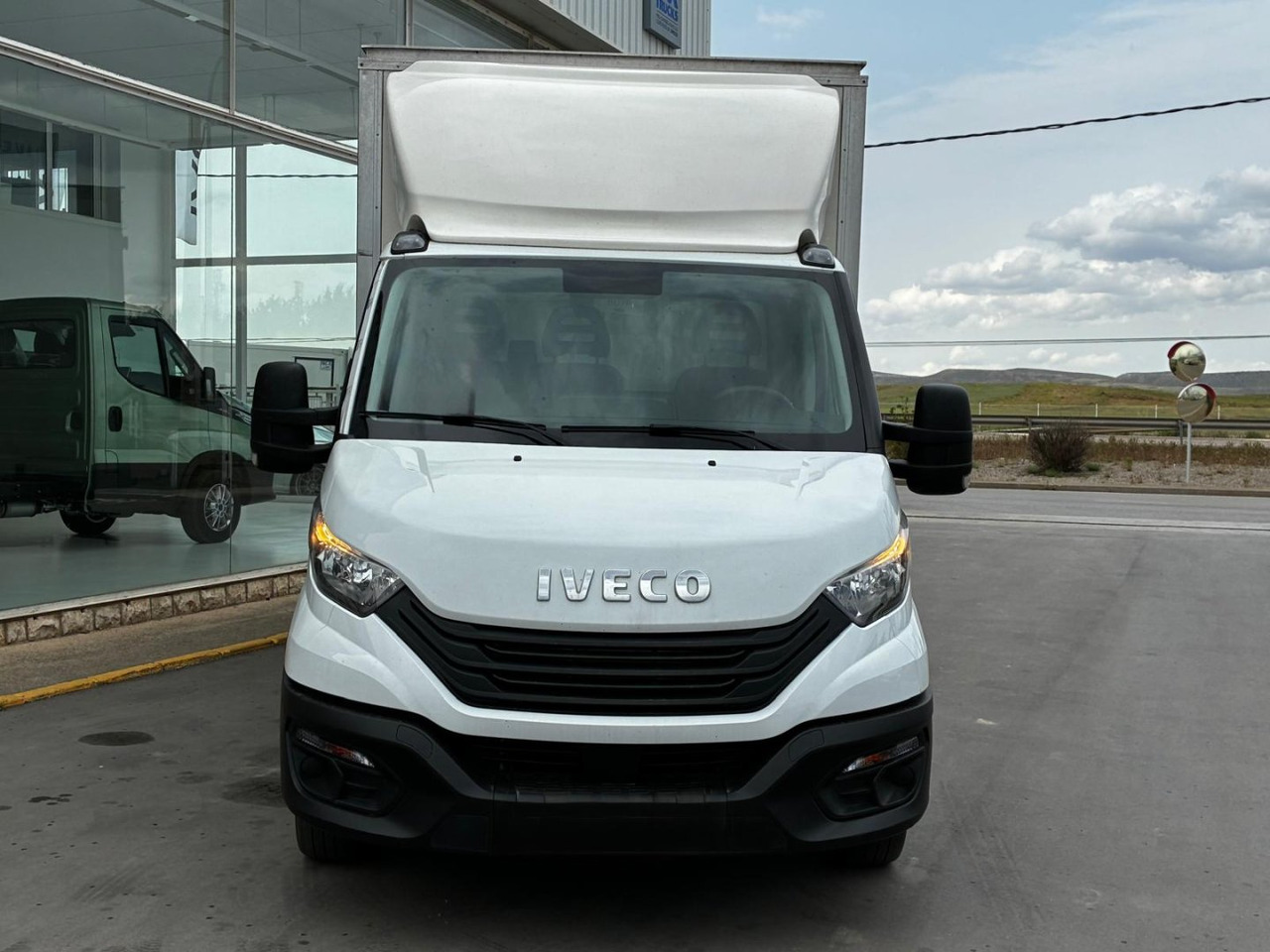 Caja cerrada IVECO 35C16 3.0 20m3 - Bestelwagen gesloten laadbak: afbeelding 2 Caja cerrada IVECO 35C16 3.0 20m3 - Bestelwagen gesloten laadbak: afbeelding 2