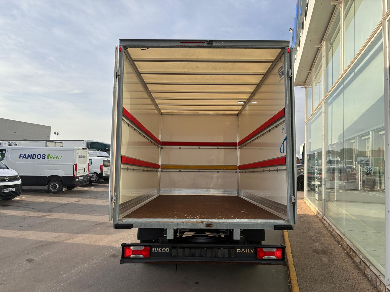 Caja cerrada IVECO 35C16 3.0 20m3 con puertas traseras - Bestelwagen gesloten laadbak: afbeelding 5 Caja cerrada IVECO 35C16 3.0 20m3 con puertas traseras - Bestelwagen gesloten laadbak: afbeelding 5