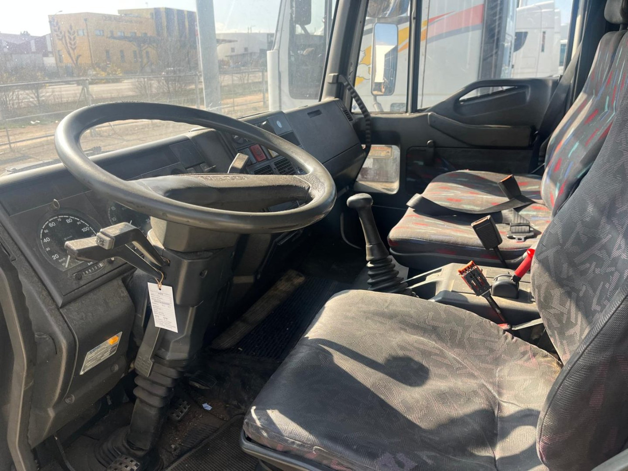 Caja cerrada IVECO Eurocargo ML80E17 - Schuifzeilen vrachtwagen: afbeelding 5 Caja cerrada IVECO Eurocargo ML80E17 - Schuifzeilen vrachtwagen: afbeelding 5