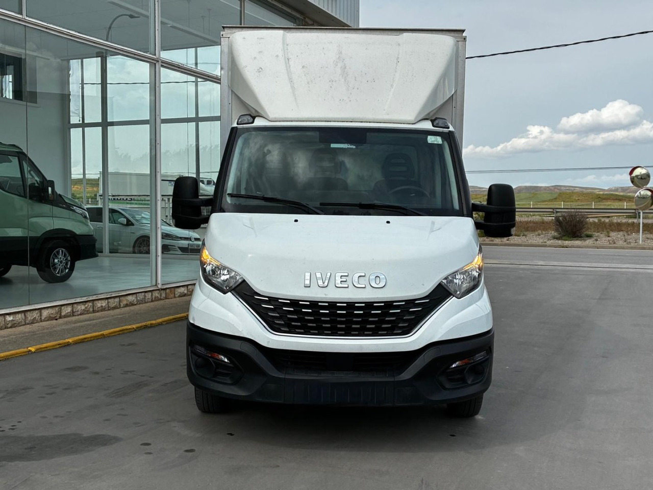 Caja cerrada con plataforma elevadora IVECO 35C16 20m3 Automática - Bestelwagen gesloten laadbak: afbeelding 2 Caja cerrada con plataforma elevadora IVECO 35C16 20m3 Automática - Bestelwagen gesloten laadbak: afbeelding 2