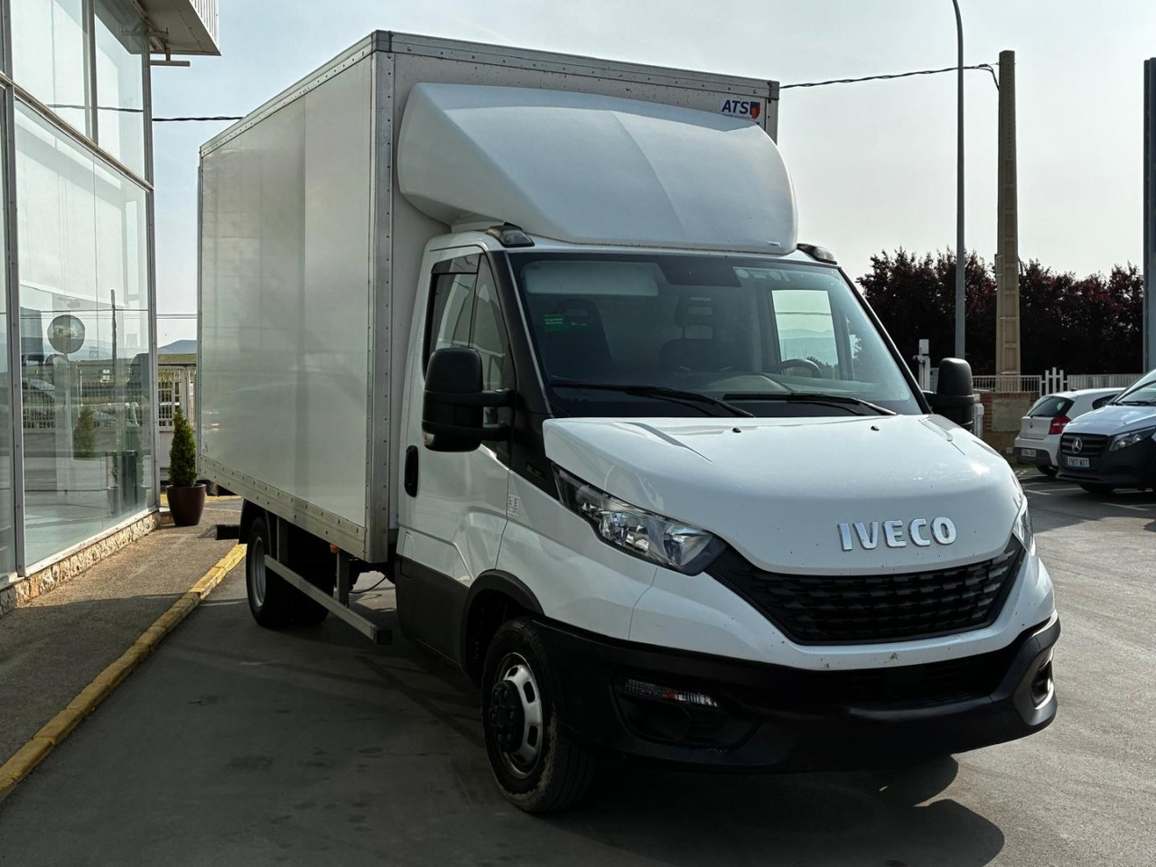 Caja cerrada con plataforma elevadora IVECO 35C16 20m3 - Bestelwagen gesloten laadbak: afbeelding 3 Caja cerrada con plataforma elevadora IVECO 35C16 20m3 - Bestelwagen gesloten laadbak: afbeelding 3