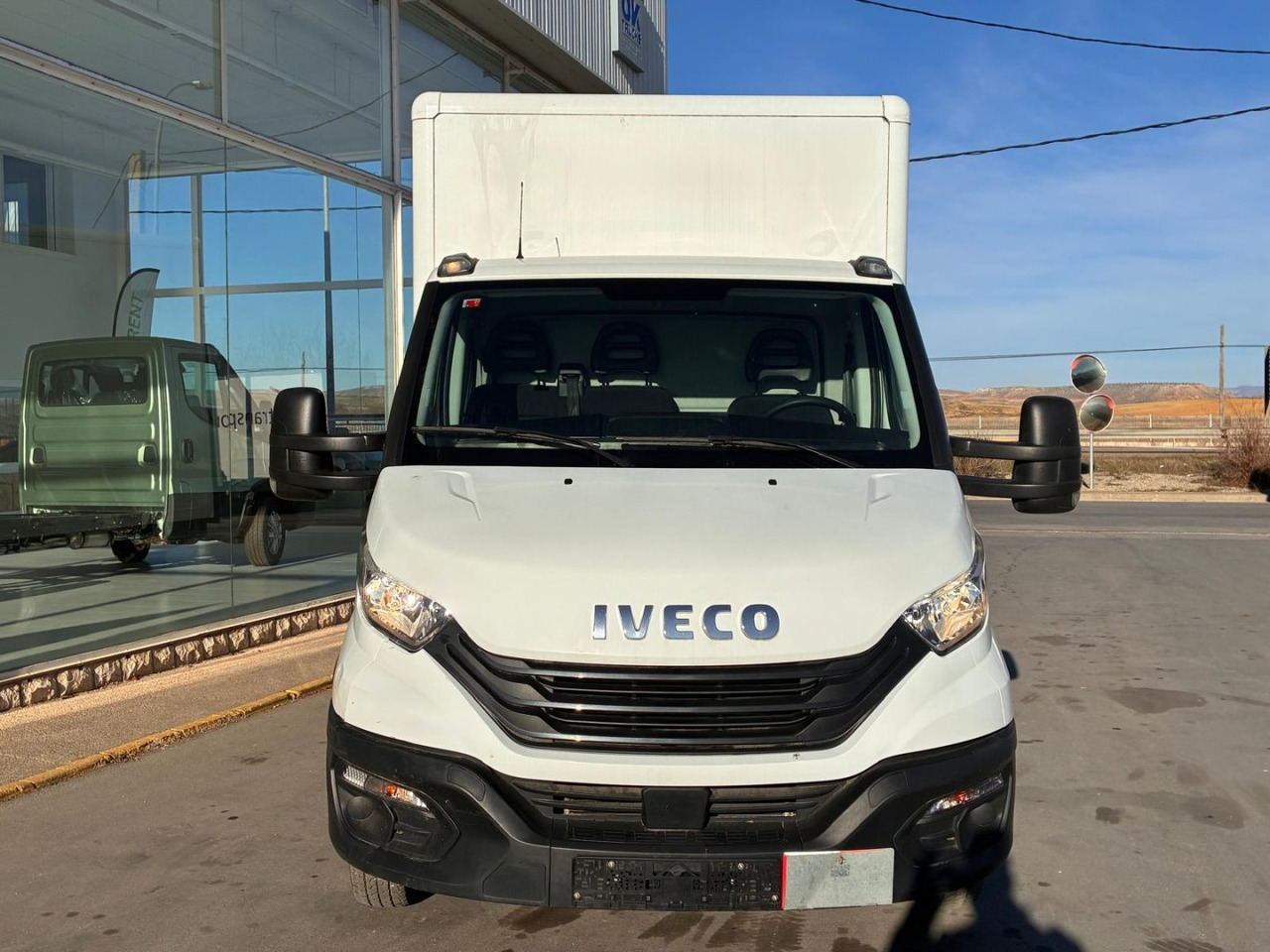 Caja cerrada con plataforma elevadora IVECO 35C16 20m3 - Bestelwagen gesloten laadbak: afbeelding 2 Caja cerrada con plataforma elevadora IVECO 35C16 20m3 - Bestelwagen gesloten laadbak: afbeelding 2
