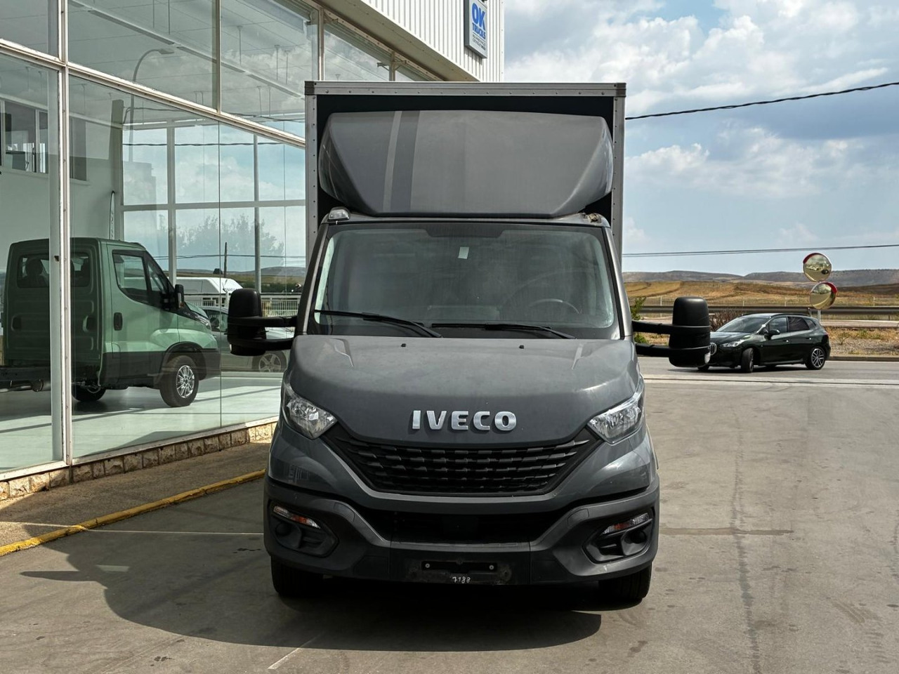 Caja cerrada con plataforma elevadora IVECO 35C16 20m3 - Bestelwagen gesloten laadbak: afbeelding 2 Caja cerrada con plataforma elevadora IVECO 35C16 20m3 - Bestelwagen gesloten laadbak: afbeelding 2
