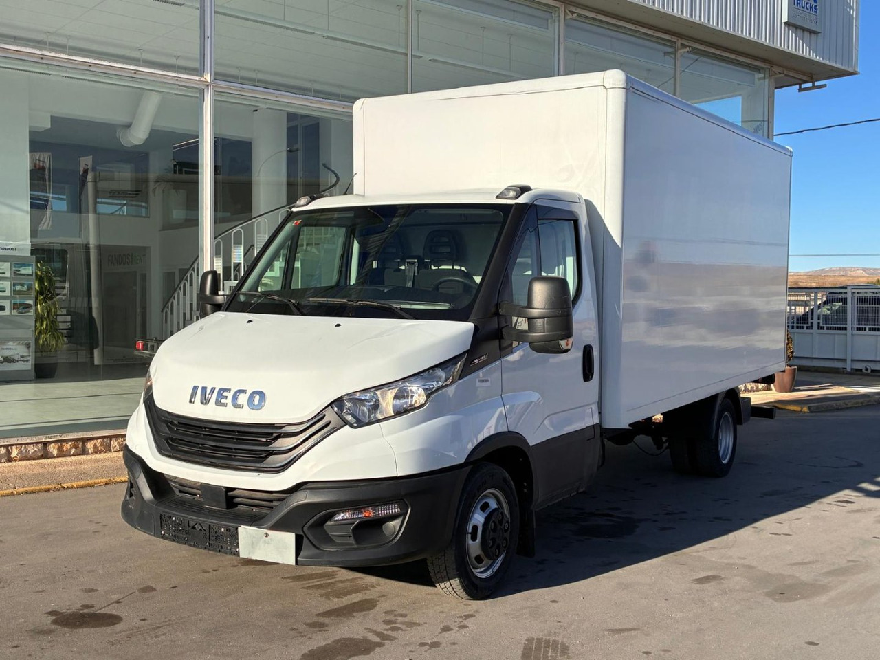 Caja cerrada con plataforma elevadora IVECO 35C16 20m3 - Bestelwagen gesloten laadbak: afbeelding 1 Caja cerrada con plataforma elevadora IVECO 35C16 20m3 - Bestelwagen gesloten laadbak: afbeelding 1