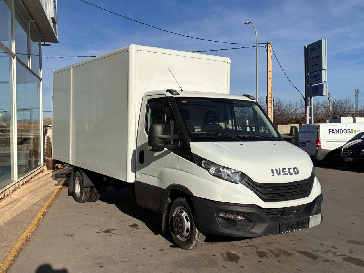 Caja cerrada con plataforma elevadora IVECO 35C16 20m3 - Bestelwagen gesloten laadbak: afbeelding 3 Caja cerrada con plataforma elevadora IVECO 35C16 20m3 - Bestelwagen gesloten laadbak: afbeelding 3