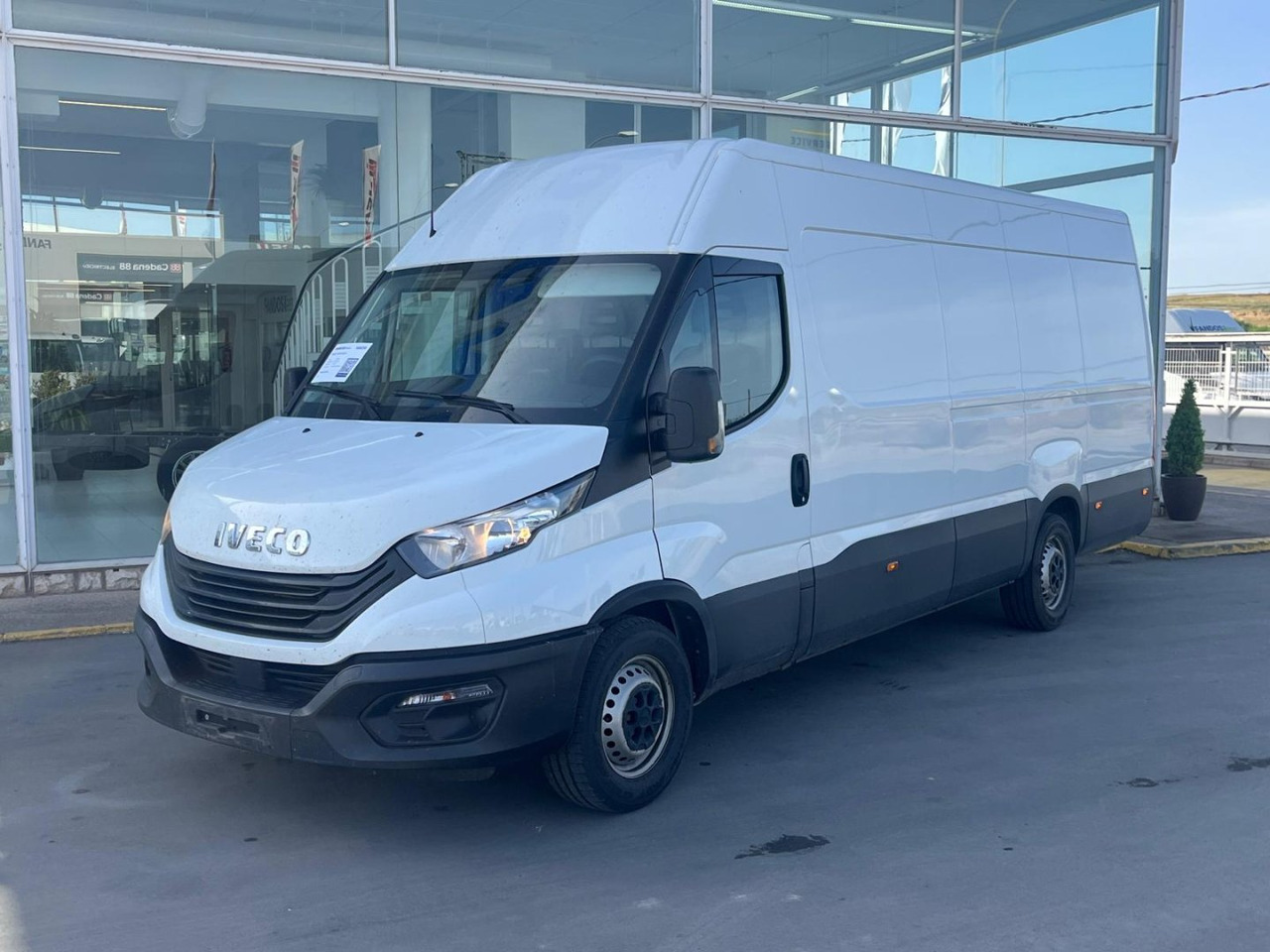 Furgón IVECO 35S14 16m3 Hi-matic - Gesloten bestelwagen: afbeelding 1 Furgón IVECO 35S14 16m3 Hi-matic - Gesloten bestelwagen: afbeelding 1