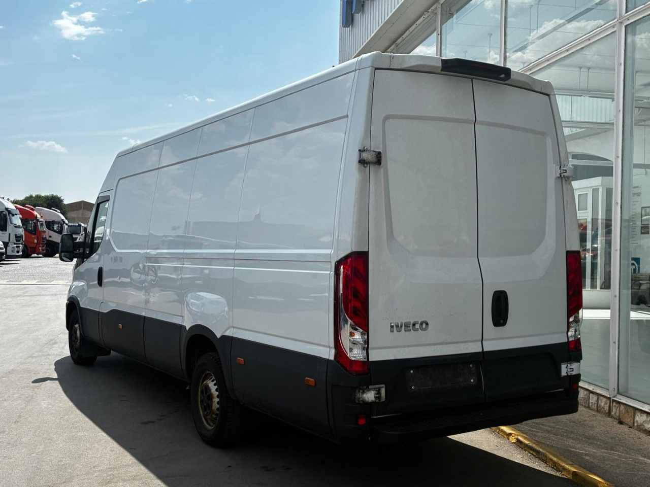 Furgón IVECO 35S14 16m3 - Gesloten bestelwagen: afbeelding 4 Furgón IVECO 35S14 16m3 - Gesloten bestelwagen: afbeelding 4