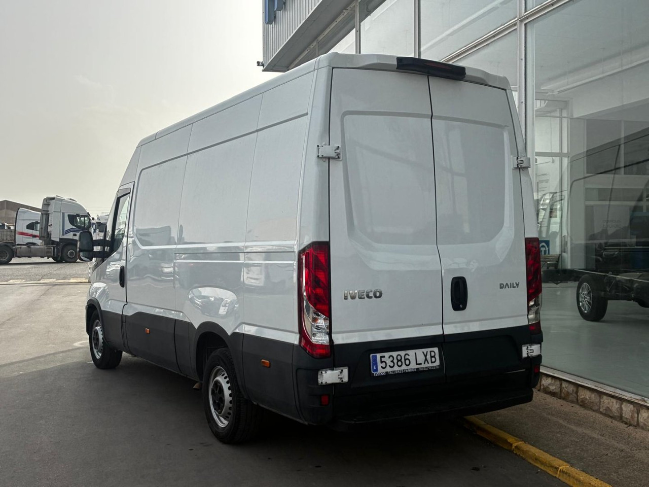 Furgón IVECO 35S16 V 12m3 - Gesloten bestelwagen: afbeelding 4 Furgón IVECO 35S16 V 12m3 - Gesloten bestelwagen: afbeelding 4