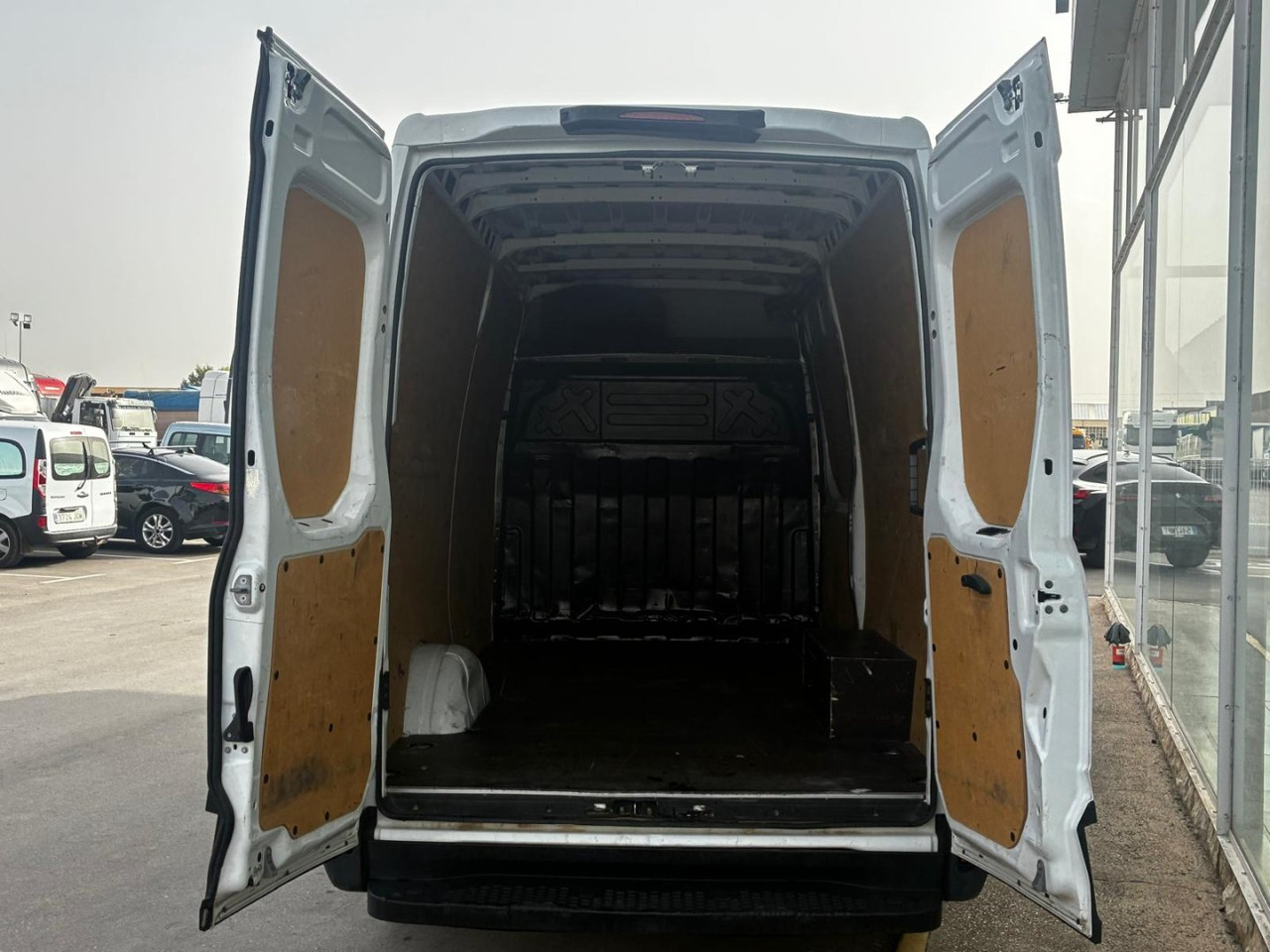 Furgón IVECO 35S16 V 12m3 - Gesloten bestelwagen: afbeelding 5 Furgón IVECO 35S16 V 12m3 - Gesloten bestelwagen: afbeelding 5