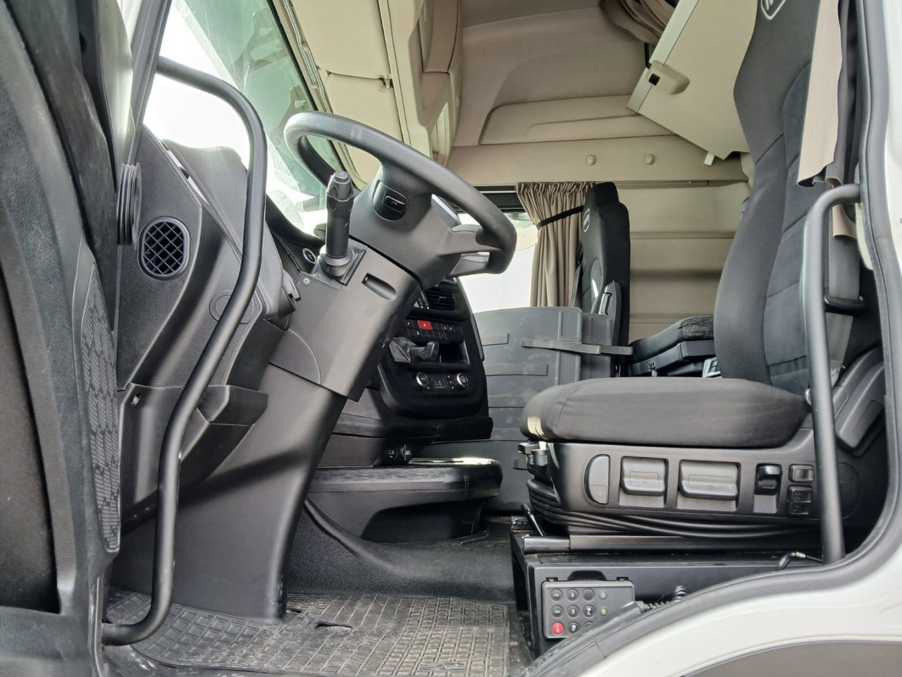 Cabeza Tractora IVECO 460 AUTOMATICO INTARDER ADR - Trekker: afbeelding 5 Cabeza Tractora IVECO 460 AUTOMATICO INTARDER ADR - Trekker: afbeelding 5