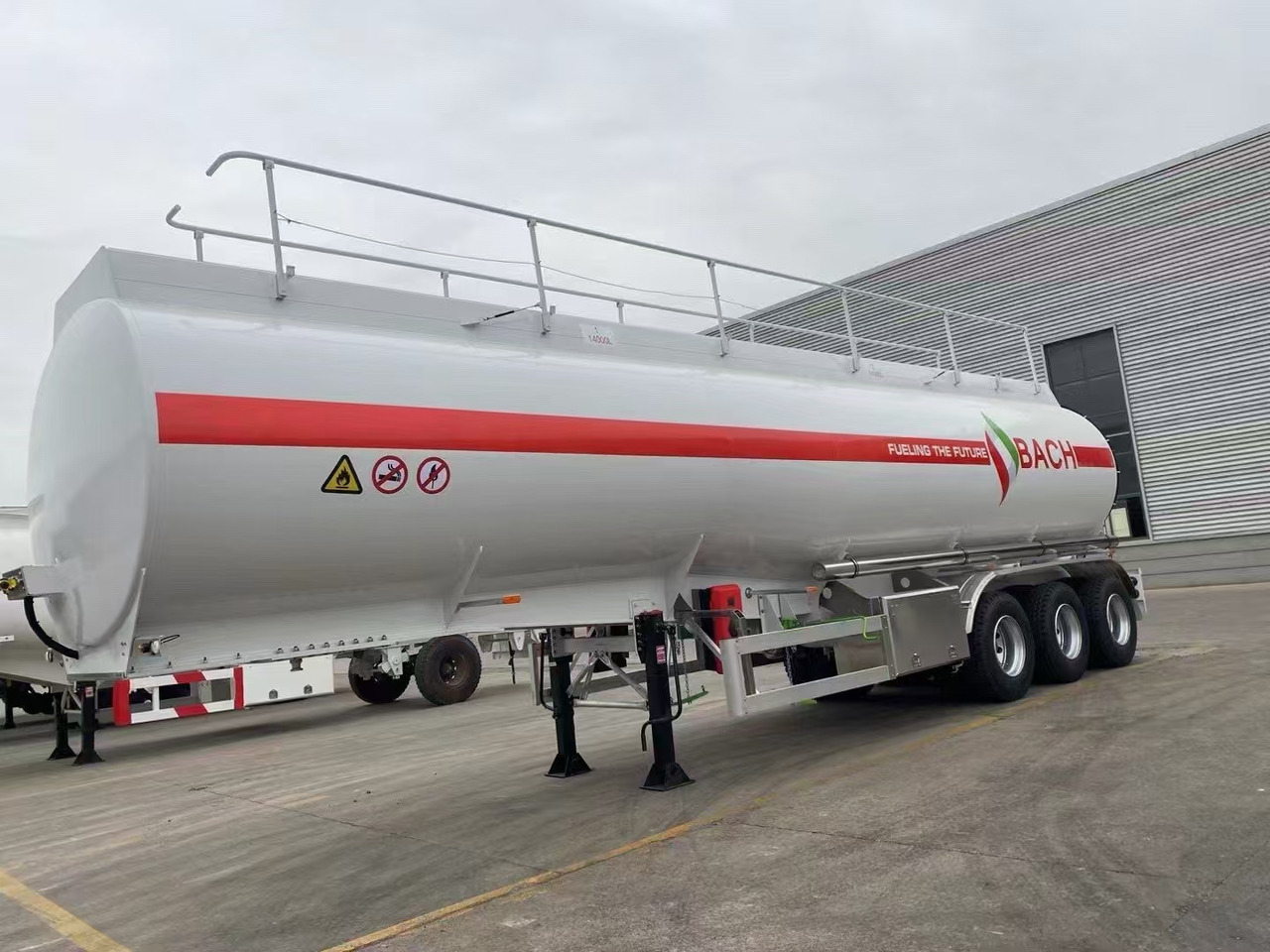 30,000–60,000 Liters Single or Multiple Compartments Customizable tank trailers available - Tankoplegger: afbeelding 2 30,000–60,000 Liters Single or Multiple Compartments Customizable tank trailers available - Tankoplegger: afbeelding 2