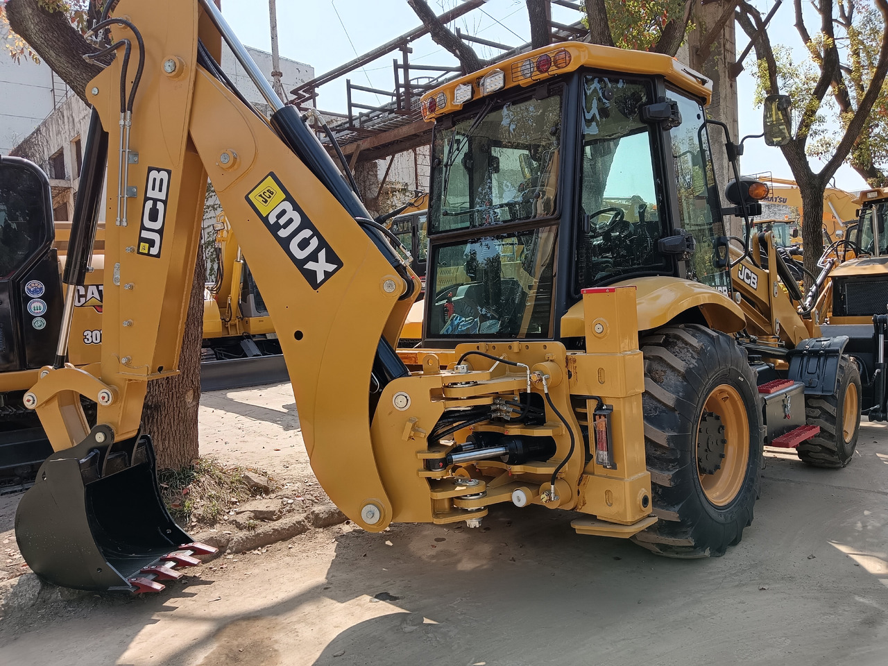 JCB 3CX 4CX 4*4 - Graaflaadmachine: afbeelding 1 JCB 3CX 4CX 4*4 - Graaflaadmachine: afbeelding 1