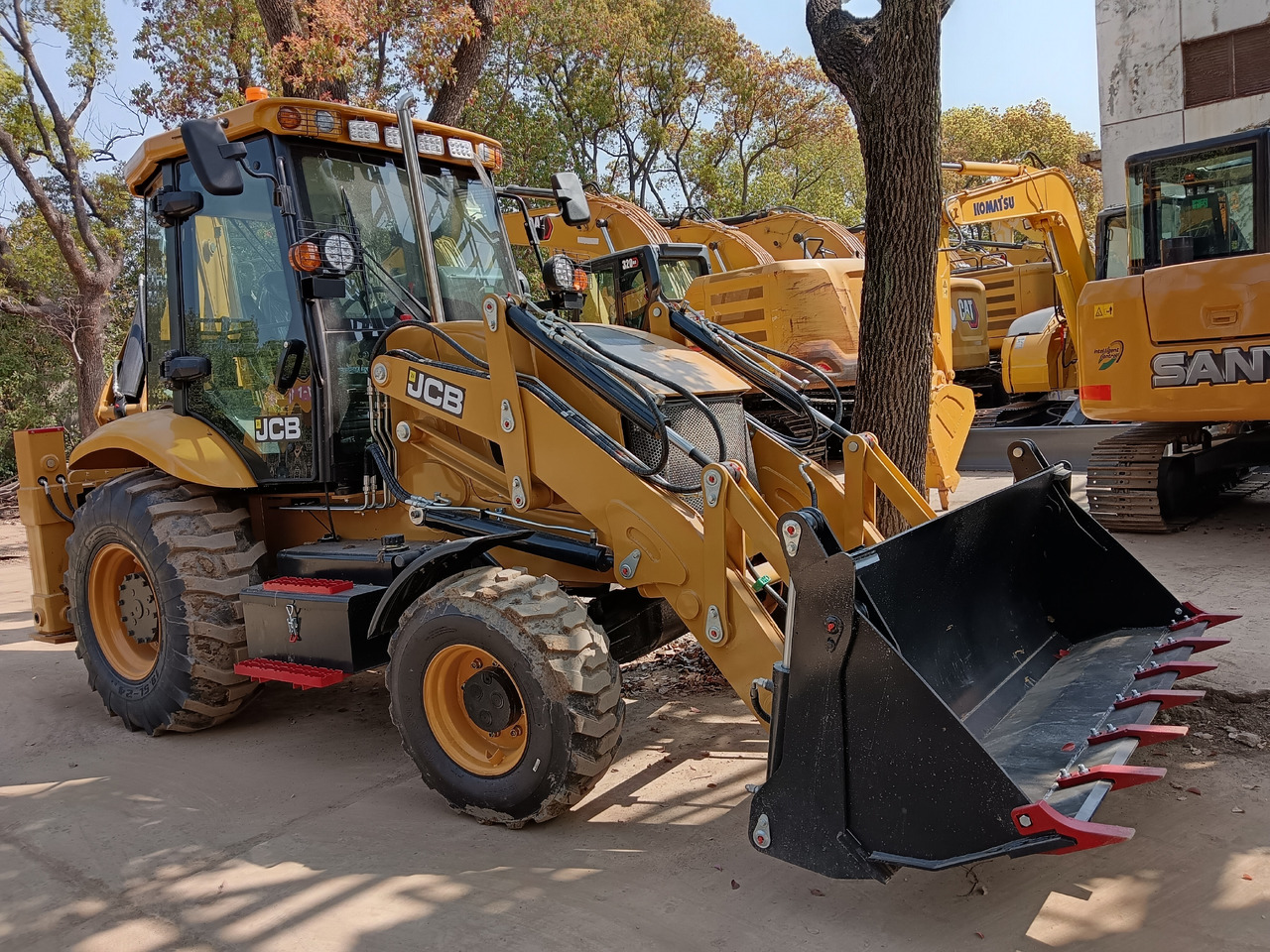 JCB 3CX 4CX 4*4 - Graaflaadmachine: afbeelding 4 JCB 3CX 4CX 4*4 - Graaflaadmachine: afbeelding 4