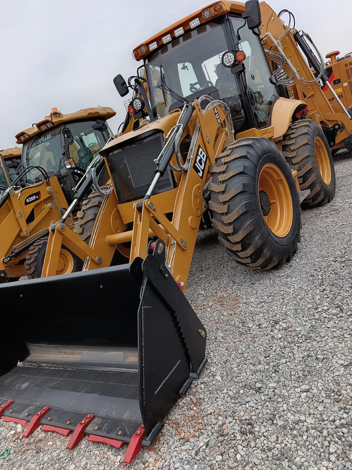 JCB 4CX 4*4 DRIVE - Graaflaadmachine: afbeelding 4 JCB 4CX 4*4 DRIVE - Graaflaadmachine: afbeelding 4