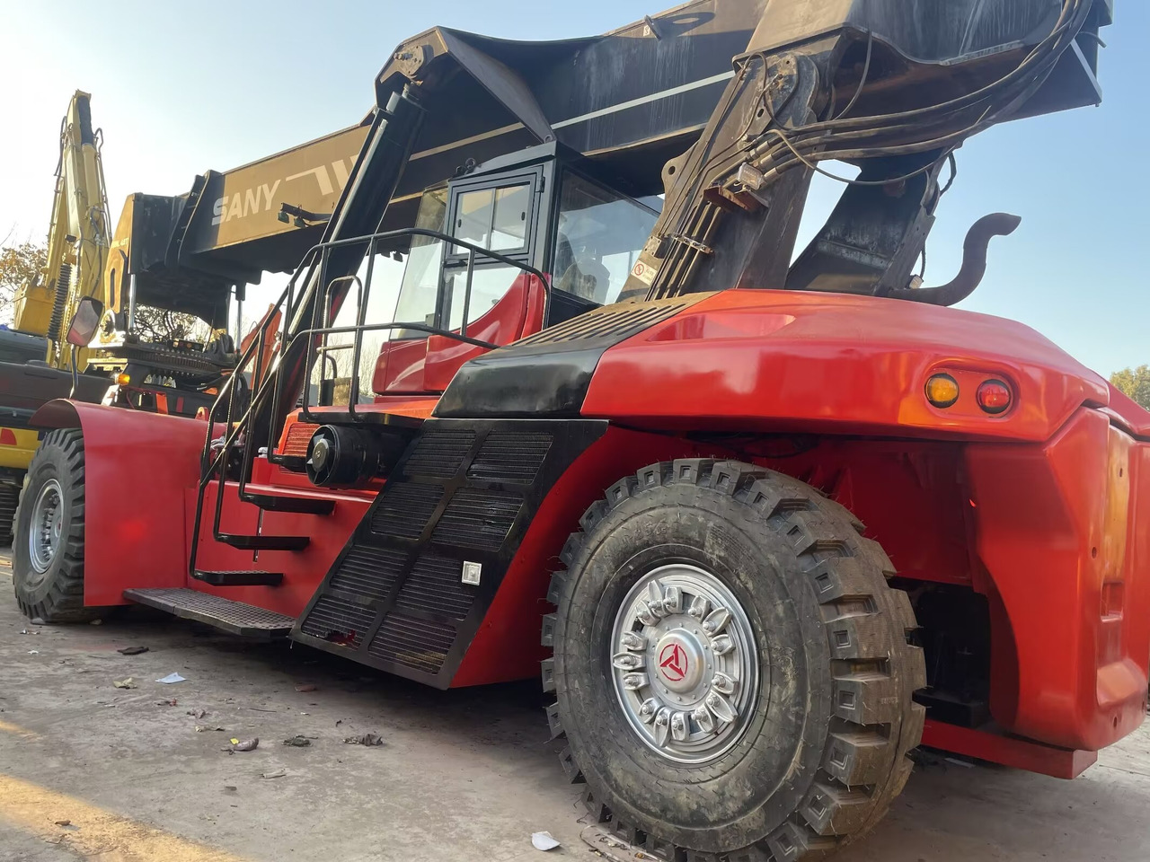 SANY SRSC45C30 - Reach stacker: afbeelding 1 SANY SRSC45C30 - Reach stacker: afbeelding 1