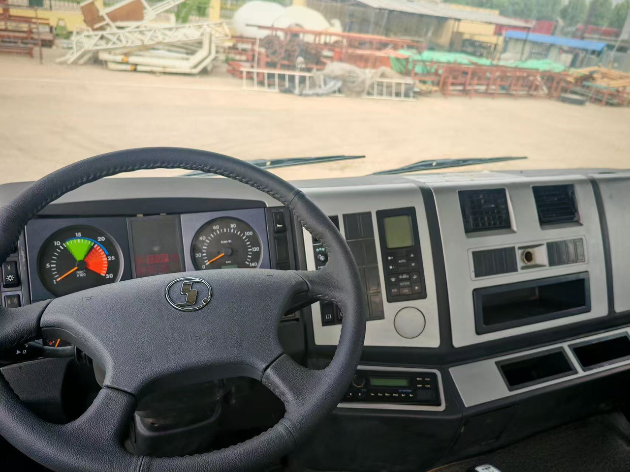 SHACMAN F3000 8*4 - Kipper vrachtwagen: afbeelding 5 SHACMAN F3000 8*4 - Kipper vrachtwagen: afbeelding 5