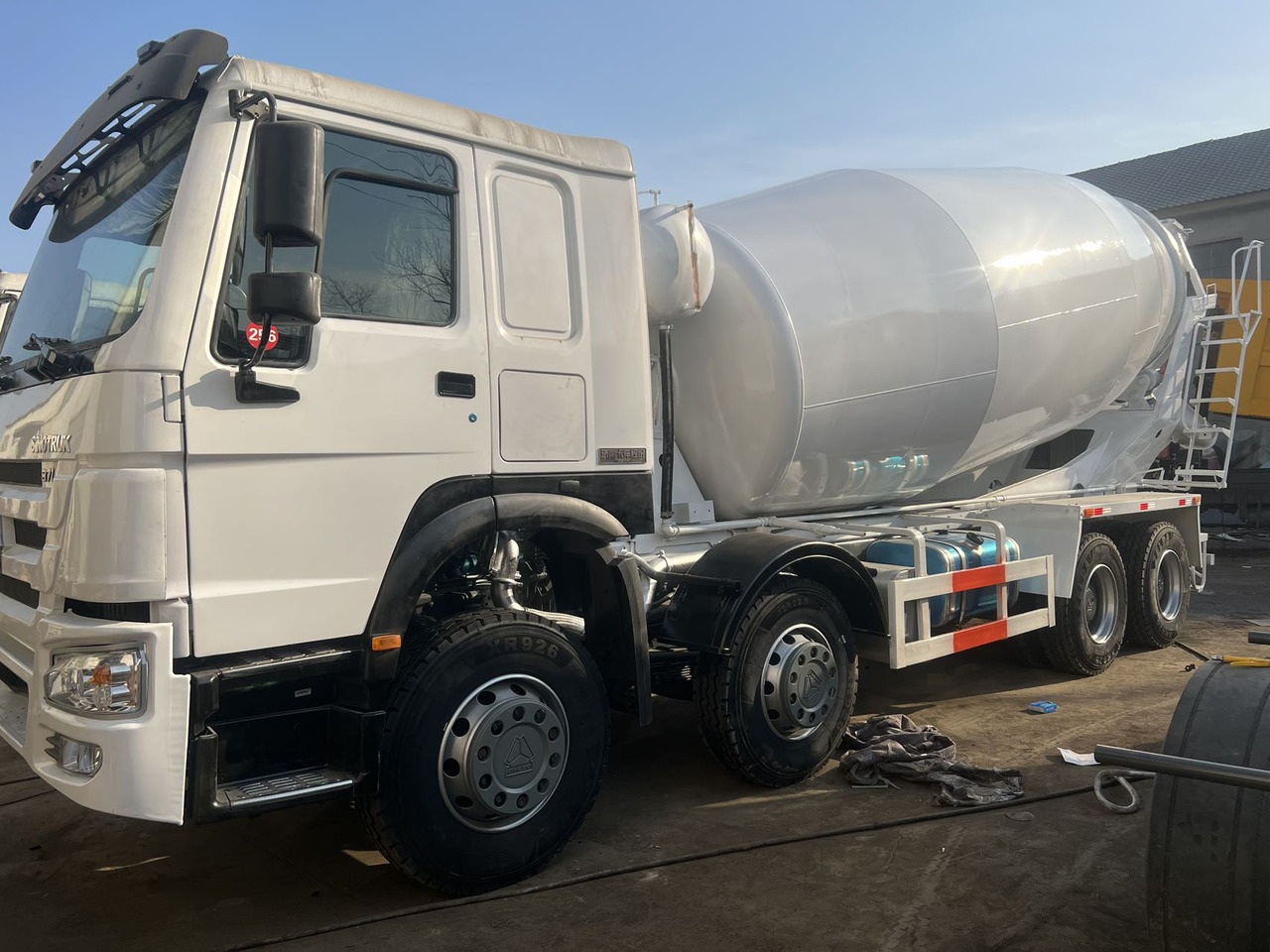 SINOTRUK HOWO 371 16 CBM 8*4 12 Tires - Betonmixer: afbeelding 1 SINOTRUK HOWO 371 16 CBM 8*4 12 Tires - Betonmixer: afbeelding 1