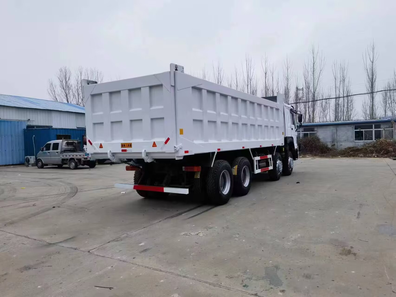 SINOTRUK HOWO 375 8*4 - Kipper vrachtwagen: afbeelding 4 SINOTRUK HOWO 375 8*4 - Kipper vrachtwagen: afbeelding 4