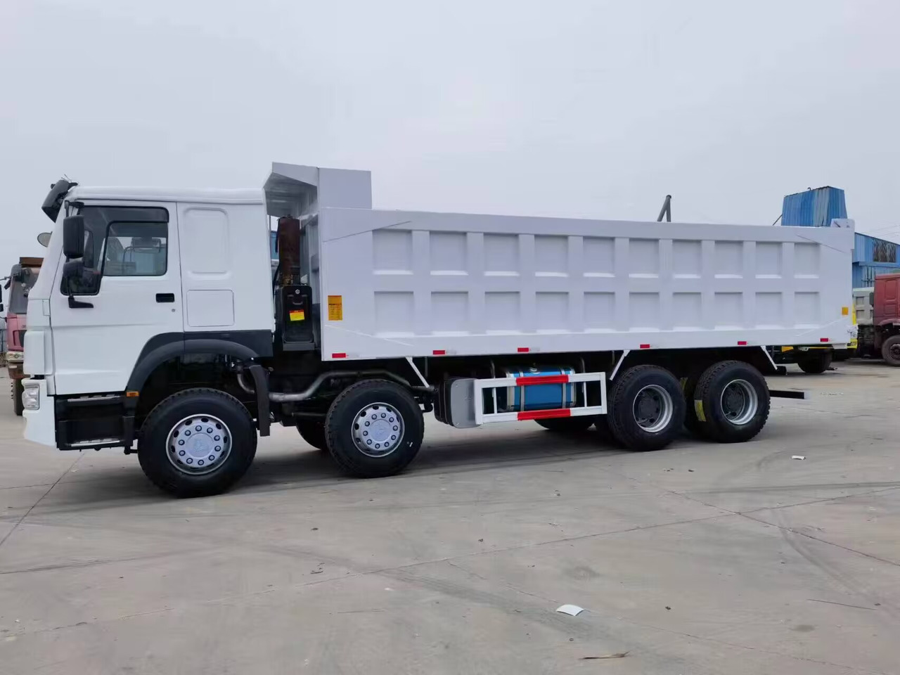 SINOTRUK HOWO 375 8*4 - Kipper vrachtwagen: afbeelding 5 SINOTRUK HOWO 375 8*4 - Kipper vrachtwagen: afbeelding 5