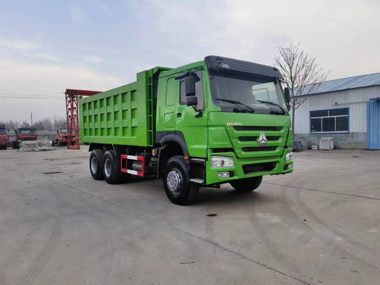 SINOTRUK HOWO 6*4 10 TIRES DUMP TRUCK - Kipper vrachtwagen: afbeelding 3 SINOTRUK HOWO 6*4 10 TIRES DUMP TRUCK - Kipper vrachtwagen: afbeelding 3