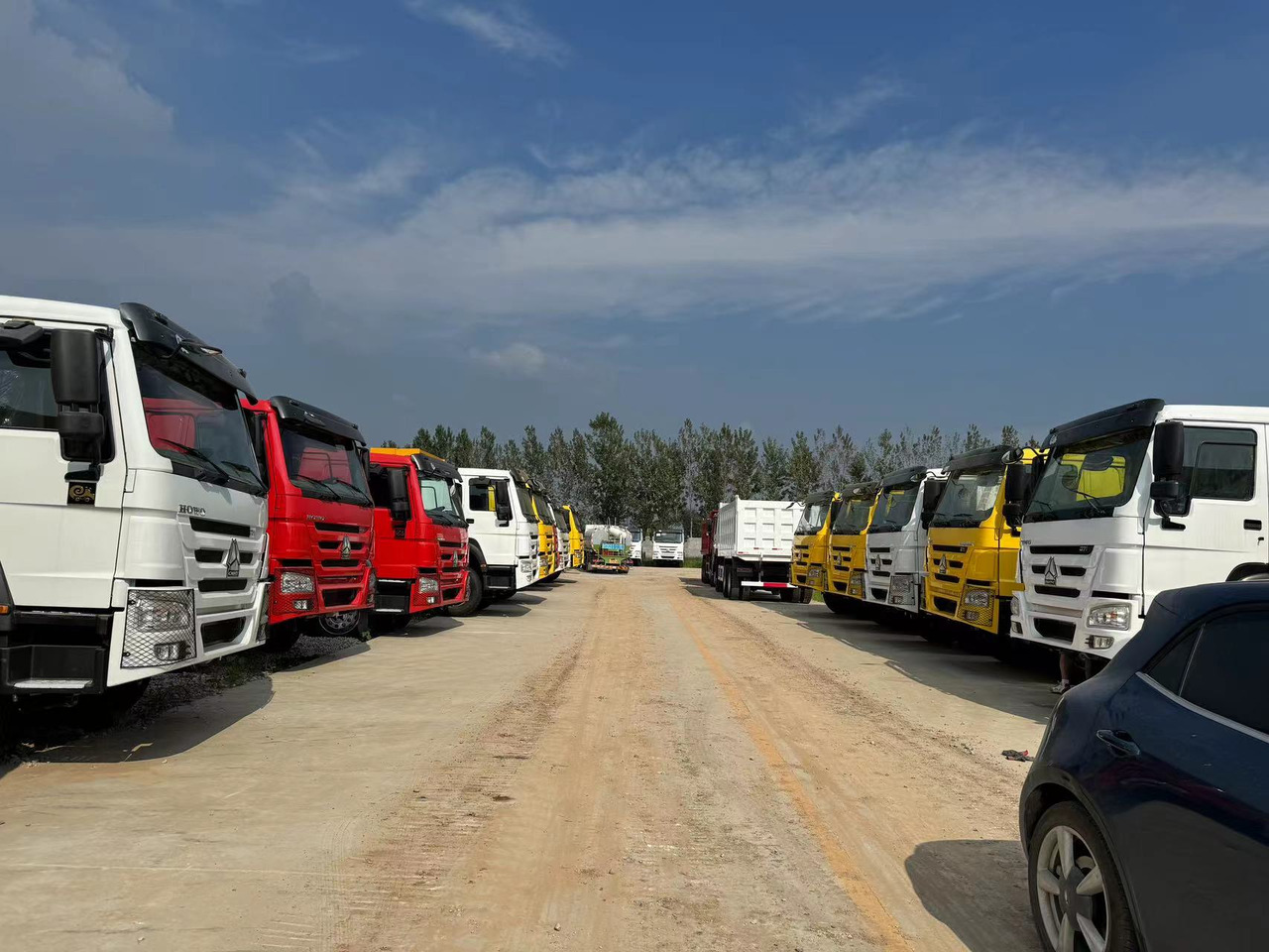 SINOTRUK HOWO 6*4 10 WHEELS 371 375 380 400 420 - Kipper vrachtwagen: afbeelding 1 SINOTRUK HOWO 6*4 10 WHEELS 371 375 380 400 420 - Kipper vrachtwagen: afbeelding 1