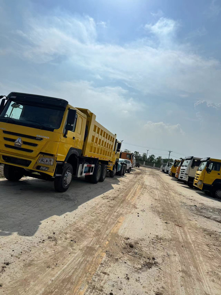 SINOTRUK HOWO 6*4 10 WHEELS 371 375 380 400 420 - Kipper vrachtwagen: afbeelding 3 SINOTRUK HOWO 6*4 10 WHEELS 371 375 380 400 420 - Kipper vrachtwagen: afbeelding 3