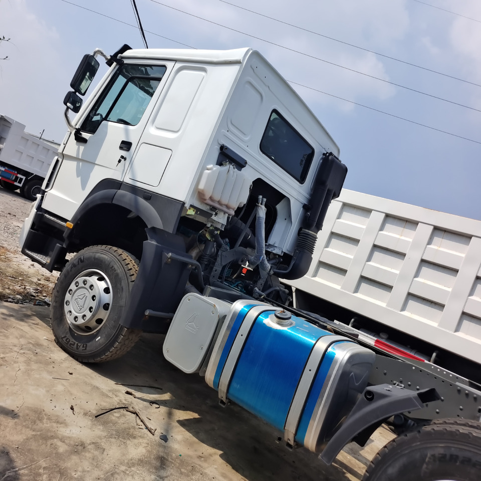 SINOTRUK HOWO 6*4 - Kipper aanhangwagen: afbeelding 1 SINOTRUK HOWO 6*4 - Kipper aanhangwagen: afbeelding 1