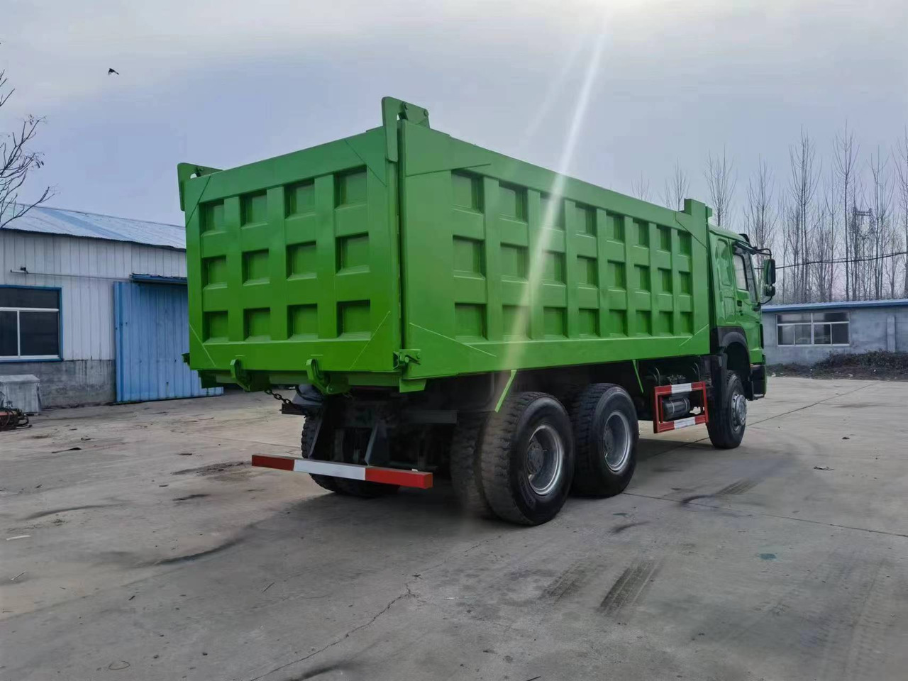 SINOTRUK HOWO DUMP TRUCK - Kipper vrachtwagen: afbeelding 3 SINOTRUK HOWO DUMP TRUCK - Kipper vrachtwagen: afbeelding 3