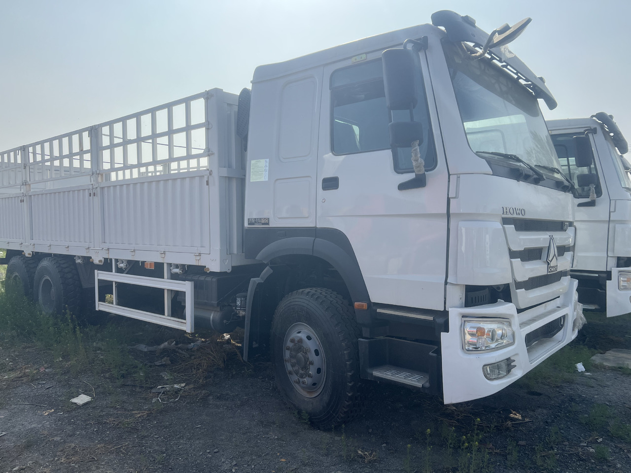 SINOTRUK HOWO FENCE LIVESTOCK TRUCK - Kipper vrachtwagen: afbeelding 1 SINOTRUK HOWO FENCE LIVESTOCK TRUCK - Kipper vrachtwagen: afbeelding 1