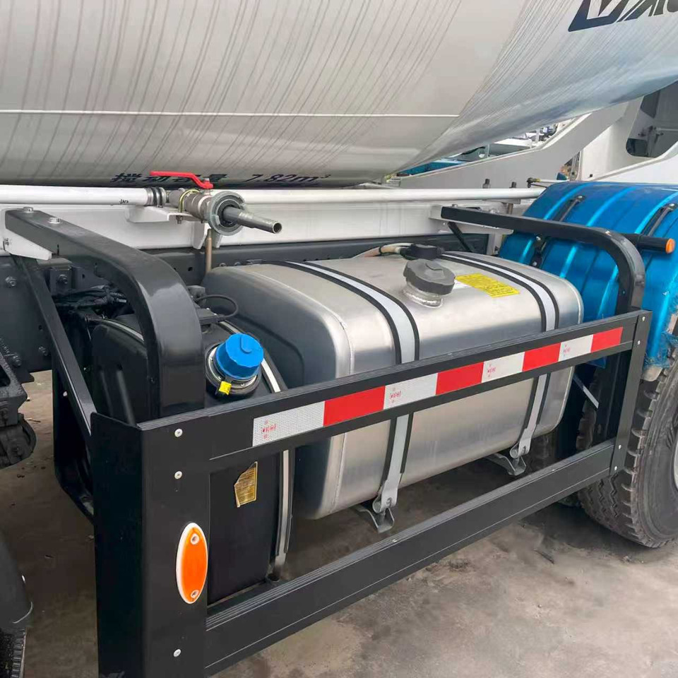 SINOTRUK HOWO TX350 EURO V Stage 5 - Betonmixer: afbeelding 4 SINOTRUK HOWO TX350 EURO V Stage 5 - Betonmixer: afbeelding 4