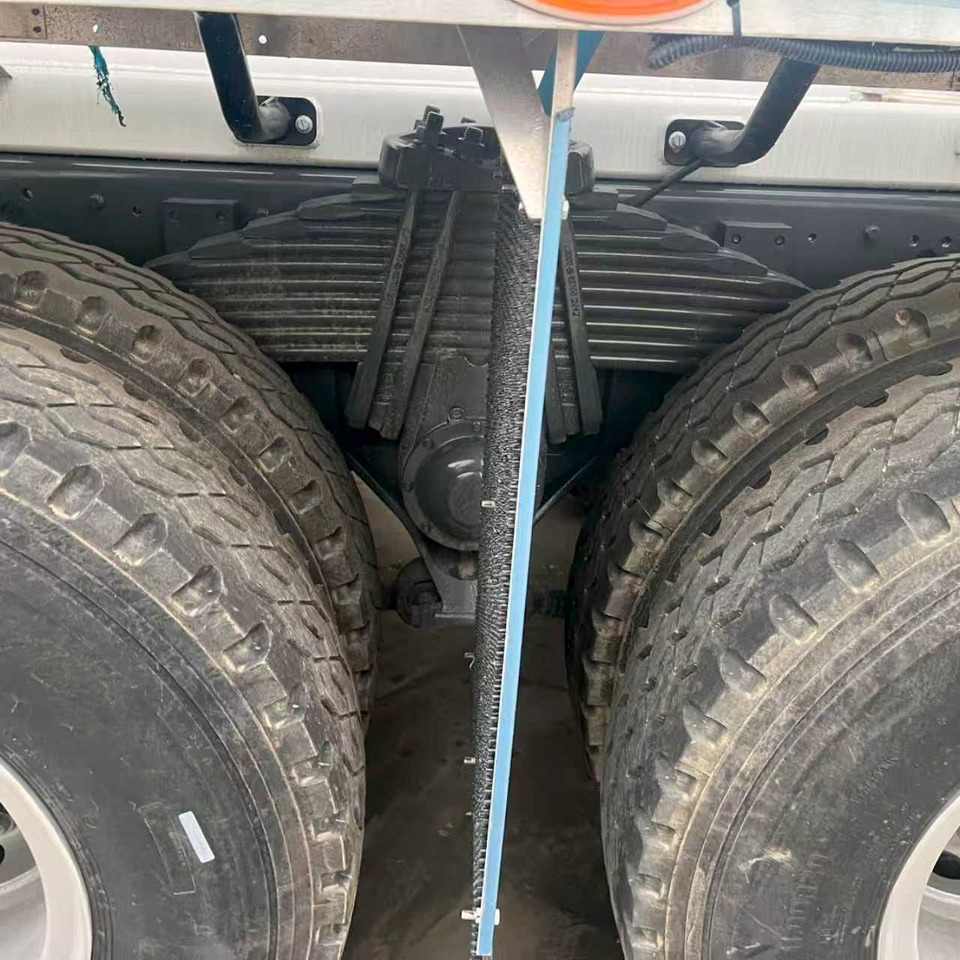 SINOTRUK HOWO TX350 EURO V Stage 5 - Betonmixer: afbeelding 5 SINOTRUK HOWO TX350 EURO V Stage 5 - Betonmixer: afbeelding 5