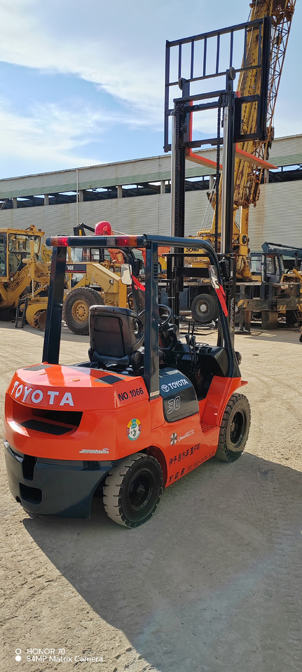 TOYOTA FD30 - Heftruck: afbeelding 3 TOYOTA FD30 - Heftruck: afbeelding 3