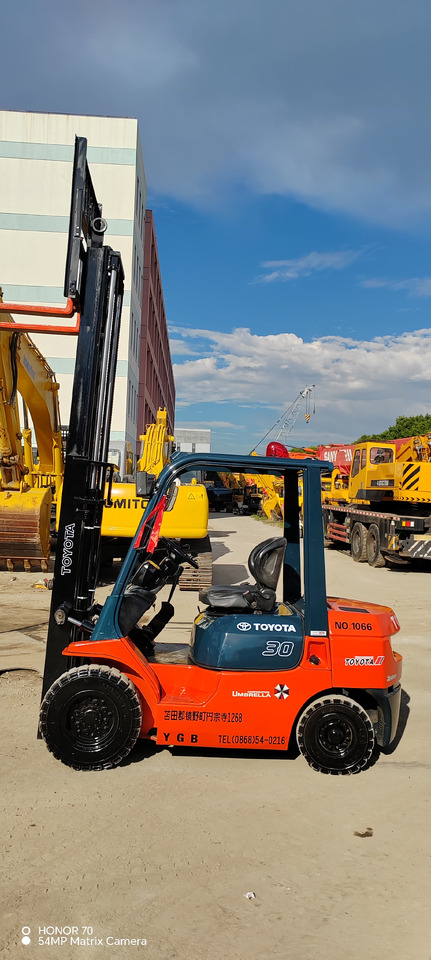 TOYOTA FD30 - Heftruck: afbeelding 1 TOYOTA FD30 - Heftruck: afbeelding 1