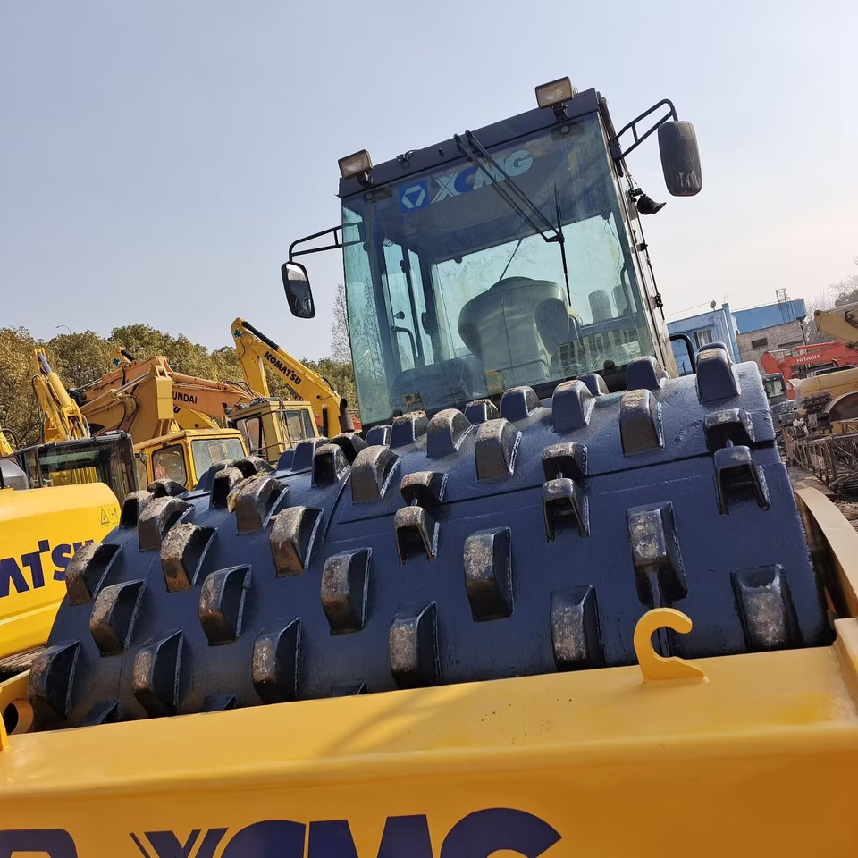 XCMG XS 223J WITH SHEEPFOOT PAD - Asfaltwals: afbeelding 1 XCMG XS 223J WITH SHEEPFOOT PAD - Asfaltwals: afbeelding 1