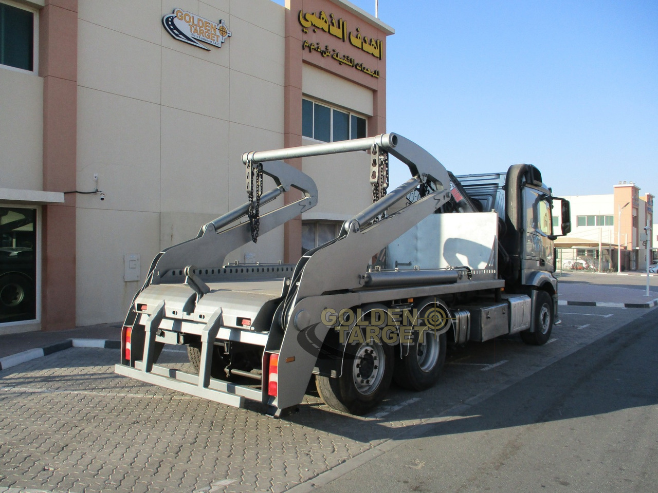 MERCEDES-BENZ 2642 6×2 DOUBLE SKIP LOADER with HIAB Crane - Portaalarmsysteem vrachtwagen: afbeelding 3 MERCEDES-BENZ 2642 6×2 DOUBLE SKIP LOADER with HIAB Crane - Portaalarmsysteem vrachtwagen: afbeelding 3