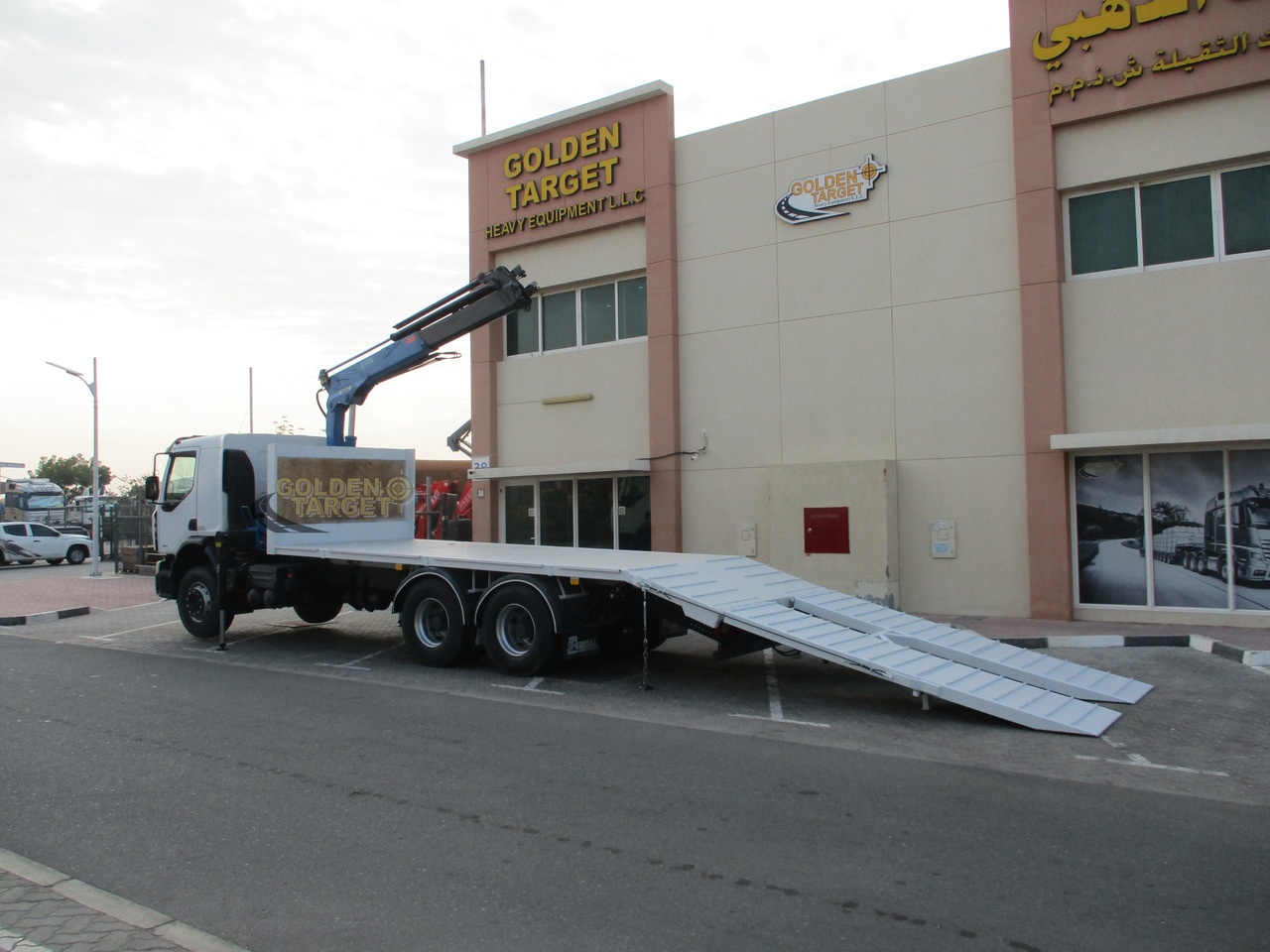 Leasing RENAULT Kerax 380 6×4 Crane Truck RENAULT Kerax 380 6×4 Crane Truck: afbeelding 12 Leasing RENAULT Kerax 380 6×4 Crane Truck RENAULT Kerax 380 6×4 Crane Truck: afbeelding 12