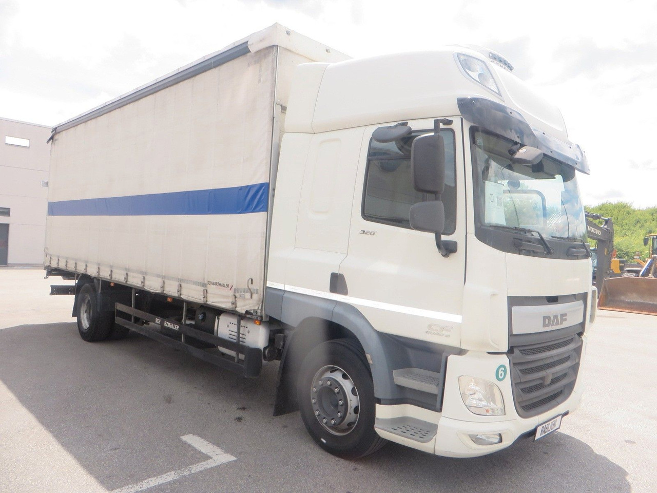 DAF CF320 4x2 18T Curtainside 7.70m - Schuifzeilen vrachtwagen: afbeelding 2 DAF CF320 4x2 18T Curtainside 7.70m - Schuifzeilen vrachtwagen: afbeelding 2