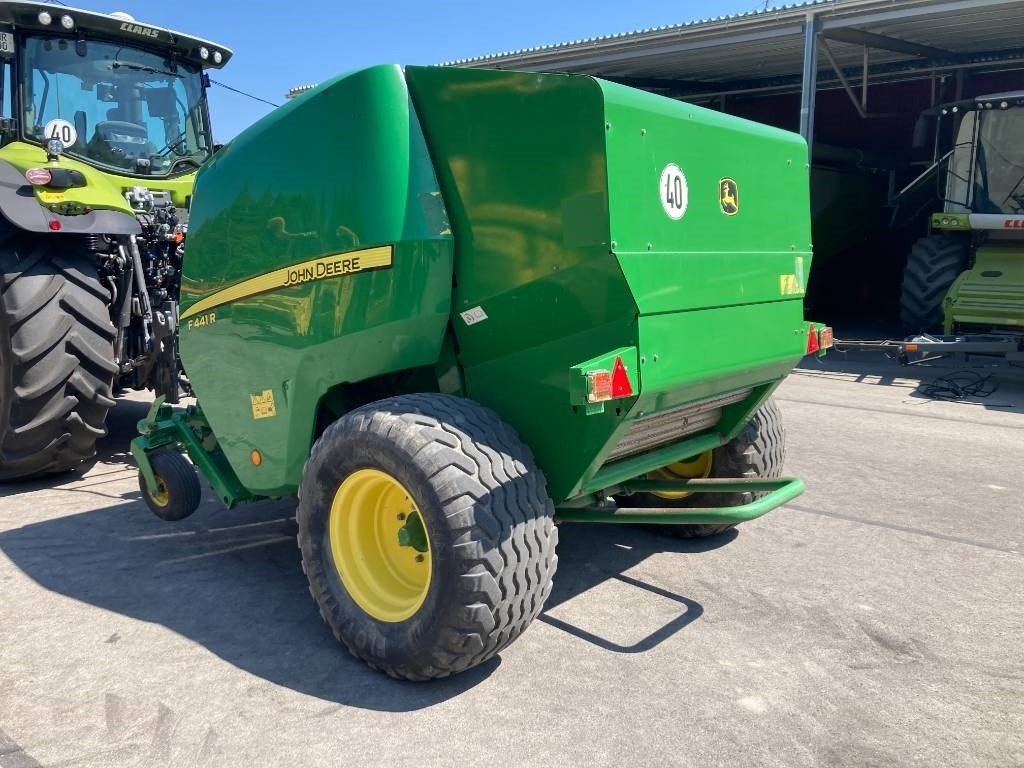 John Deere F441R - Ronde balenpers: afbeelding 3 John Deere F441R - Ronde balenpers: afbeelding 3