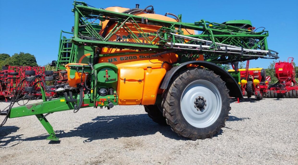 Amazone UX 6200 SUPER - 36-30-24m - Getrokken veldspuit: afbeelding 1 Amazone UX 6200 SUPER - 36-30-24m - Getrokken veldspuit: afbeelding 1