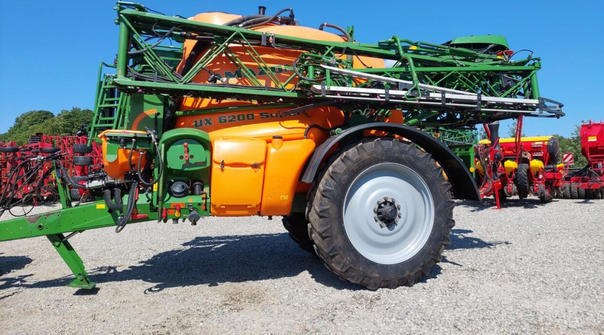 Amazone UX 6200 SUPER - 36-30-24m - Getrokken veldspuit: afbeelding 3 Amazone UX 6200 SUPER - 36-30-24m - Getrokken veldspuit: afbeelding 3