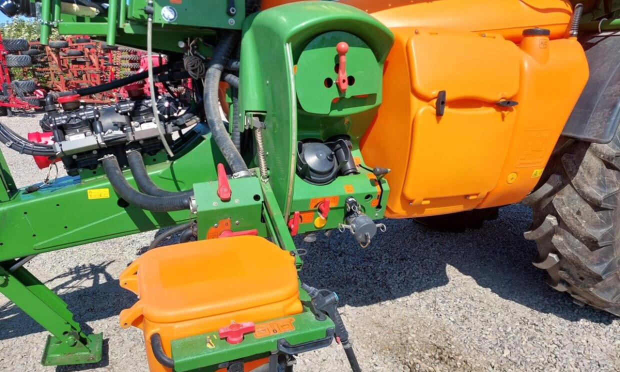 Amazone UX 6200 SUPER - 36-30-24m - Getrokken veldspuit: afbeelding 5 Amazone UX 6200 SUPER - 36-30-24m - Getrokken veldspuit: afbeelding 5