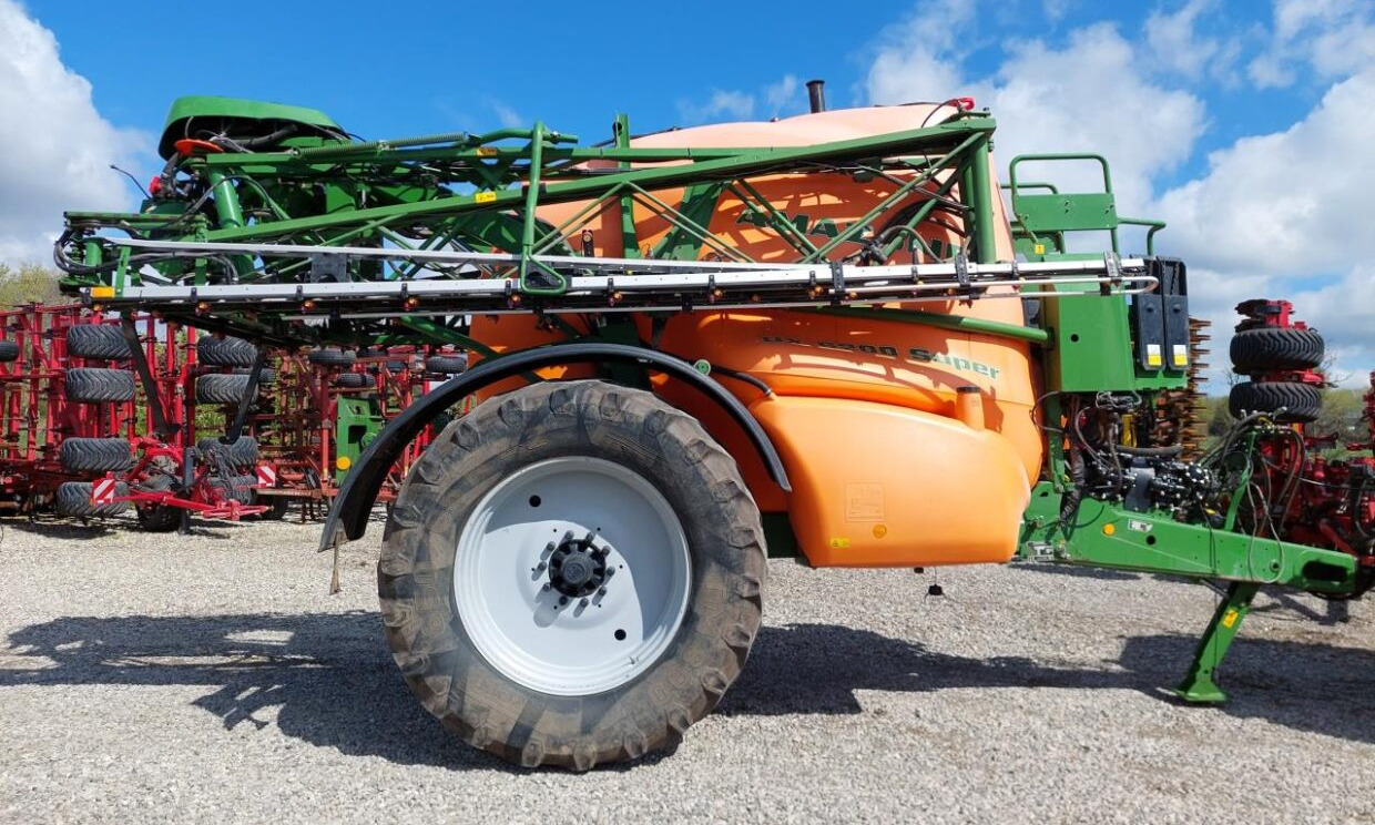 Amazone UX 6200 Super 28-30 M - Getrokken veldspuit: afbeelding 3 Amazone UX 6200 Super 28-30 M - Getrokken veldspuit: afbeelding 3