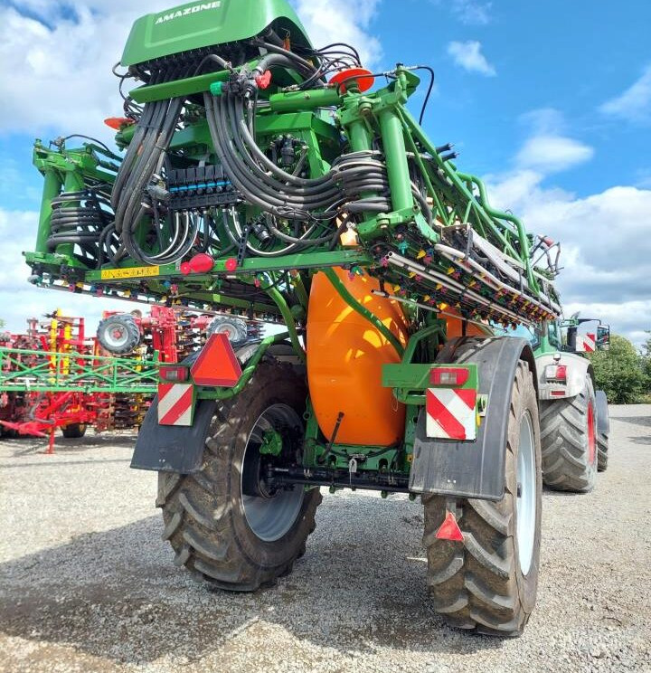 Amazone UX 6200 Super- 36m m GPS - Getrokken veldspuit: afbeelding 4 Amazone UX 6200 Super- 36m m GPS - Getrokken veldspuit: afbeelding 4