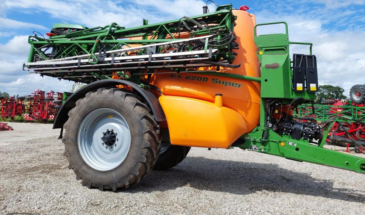 Amazone UX 6200 Super- 36m m GPS - Getrokken veldspuit: afbeelding 1 Amazone UX 6200 Super- 36m m GPS - Getrokken veldspuit: afbeelding 1