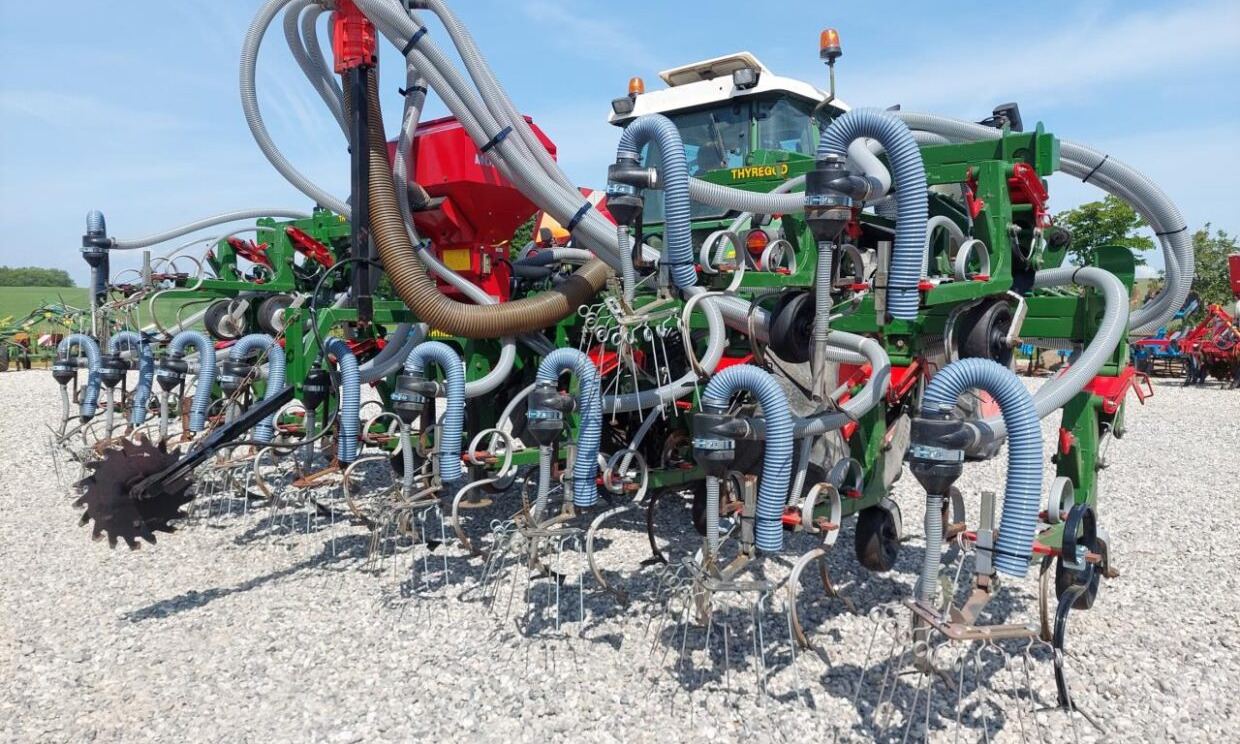 Thyregod TRV 12 med frø-/gødning-udstyr - Landbouwmachine: afbeelding 2 Thyregod TRV 12 med frø-/gødning-udstyr - Landbouwmachine: afbeelding 2