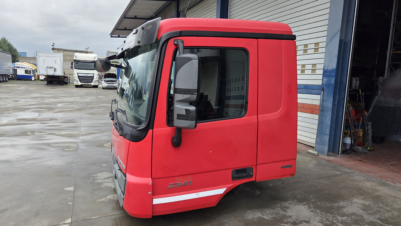 MERCEDES-BENZ CABIN ACTROS MP3 MEDIUM - Cabine voor Vrachtwagen: afbeelding 1 MERCEDES-BENZ CABIN ACTROS MP3 MEDIUM - Cabine voor Vrachtwagen: afbeelding 1