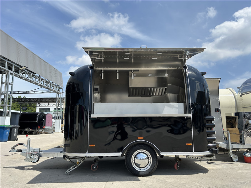 European Food Truck Crepe,Burger,Grilled Sausage,Lángos Food Trailer - Verkoopwagen: afbeelding 1 European Food Truck Crepe,Burger,Grilled Sausage,Lángos Food Trailer - Verkoopwagen: afbeelding 1